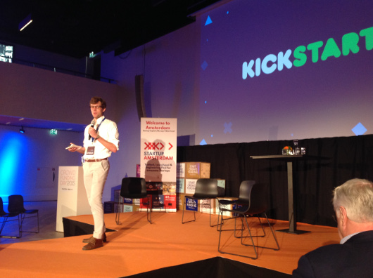 Jon Leland van Kickstarter spreekt op de Crowdfunding Day 2015