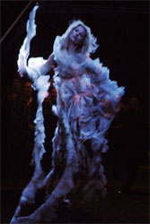 Alexander McQueen leukt show op met holografische projectie