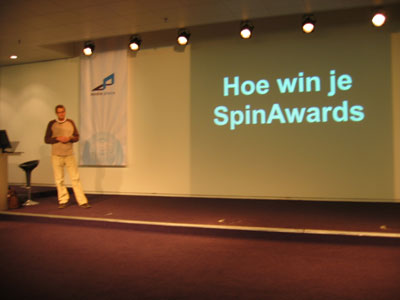 Jeroen de Bakker opent net seminar met zijn presentatie over hoe je 4 spinwards wint