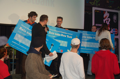 Winnaars zelf ontworpen Postbankpas in Club 11 te Amsterdam
