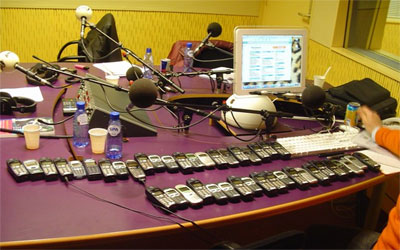 Demonstratie SMS wave in studio Radio 1