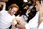 Als eerste heeft DJ Menno Barreveld (Noordzee FM) een Baja VIP Chip geimplanteerd gekregen door een arts.